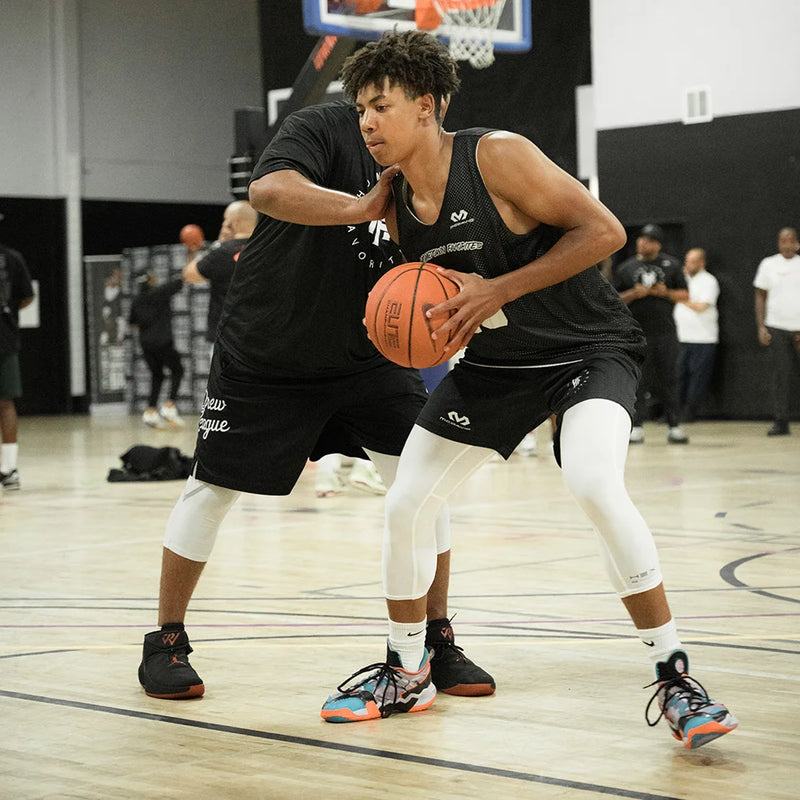 Basketball Player Wearing McDavid HEX® Basketball Compression Tights