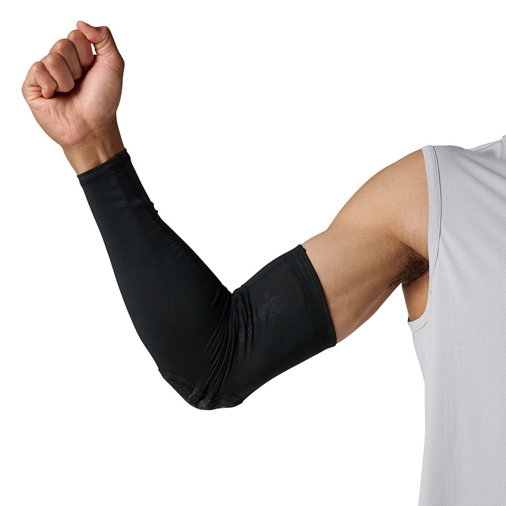 McDavid HEX Viz Arm Sleeve/Single - Black/Grey - Model Wearing Arm Sleeve