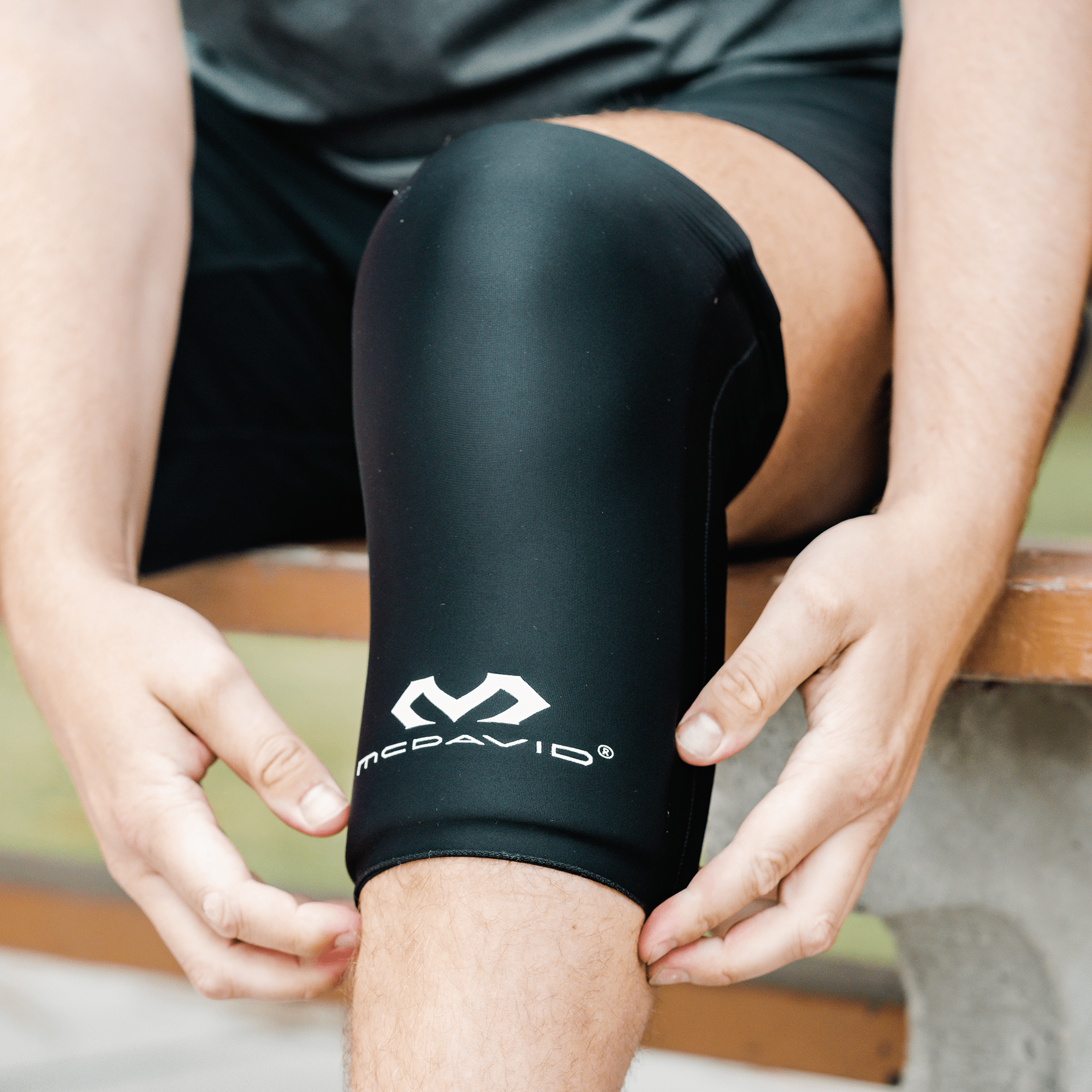 https://www.mcdavidusa.com/cdn/shop/products/MD23_Flex-Ice-Knee_Lifestyle_2000x.png?v=1691437225